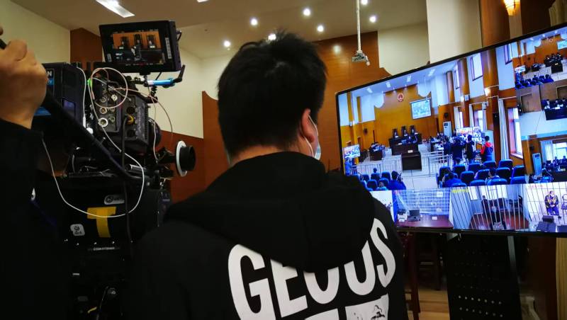 AI生成VS人工创意——漳州广告片拍摄公司的技术浪漫主义实践